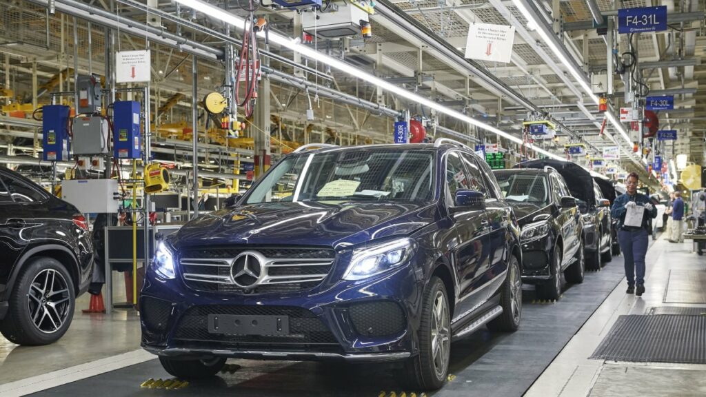 Mercedes to invest billions in electric vehicle plants
