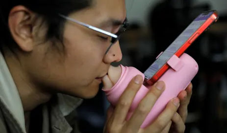 Chinese startup invents kissing machine for long distance relationship